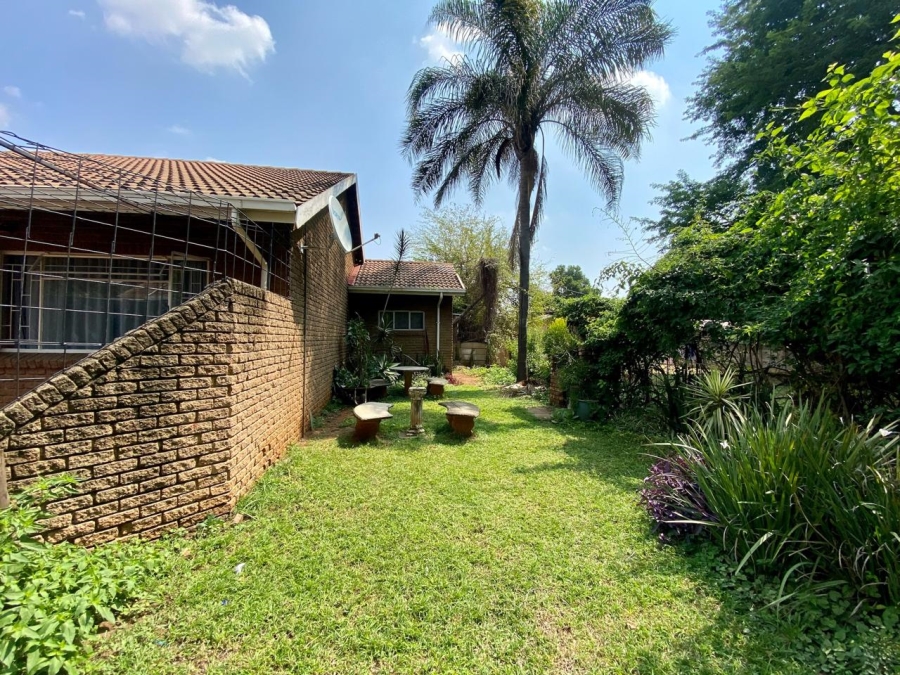 2 Bedroom Property for Sale in Lower Bo-dorp North West